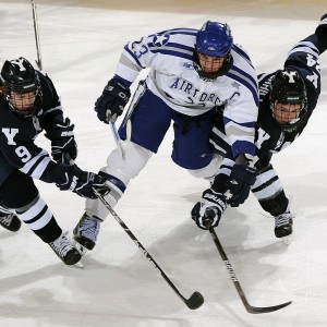 开云体育vip-独轮车特技表演，车轮旋转彰显非凡技巧，独轮车教学视频教学公开课!