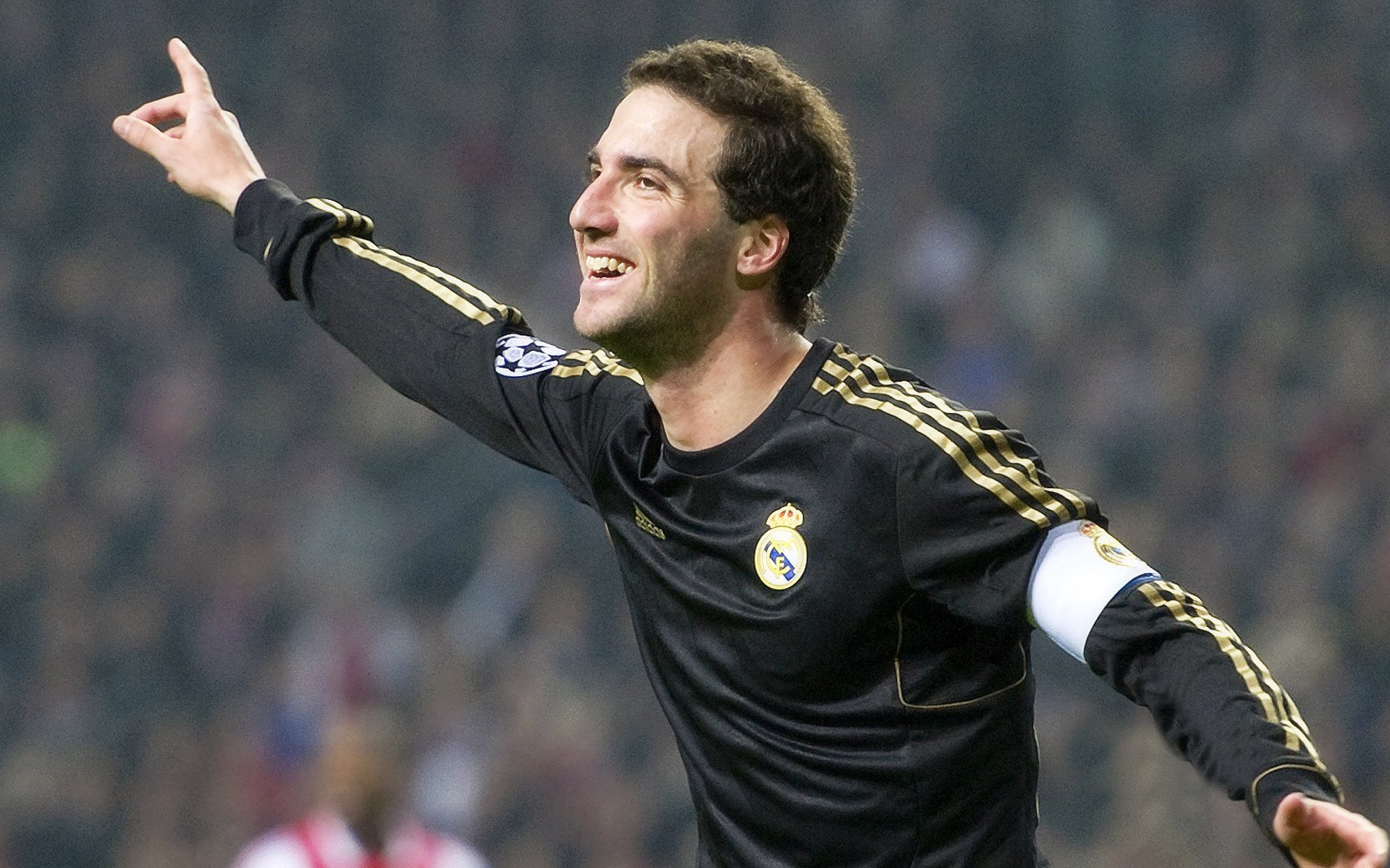 _高空极限跳伞表演：从云端俯瞰人生_，3.9万米高空极限跳伞视频