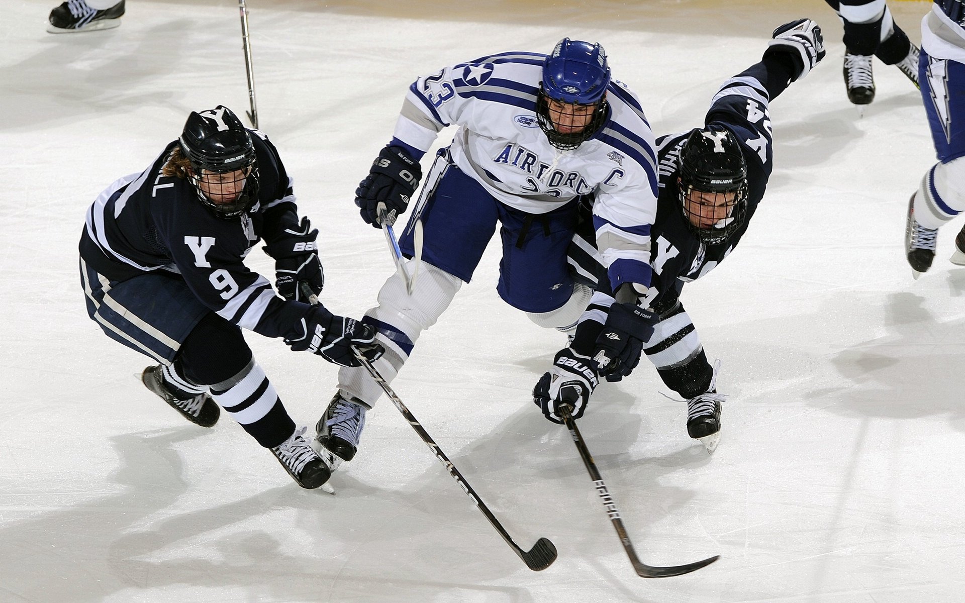 独轮车特技表演，车轮旋转彰显非凡技巧，独轮车教学视频教学公开课!